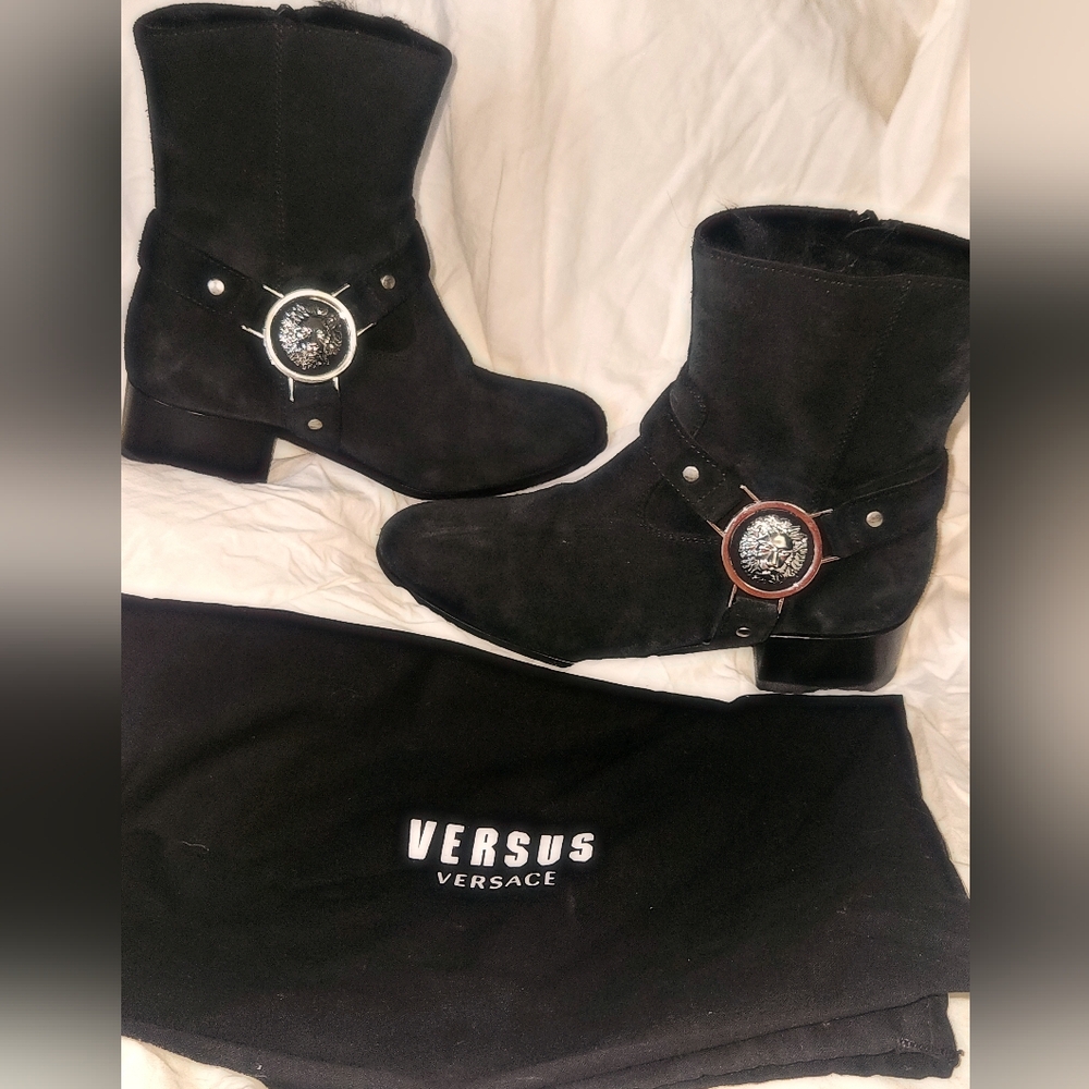 Versace Versus Lion Medallion Mens WYATT Harness Fur Lined Boots